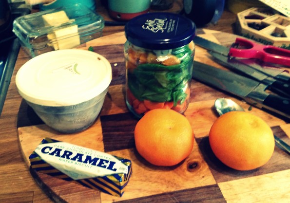 Left over mac-no-cheese, jam jar of salad, 2 clementines and a Tunnock's dark chocolate caramel bar