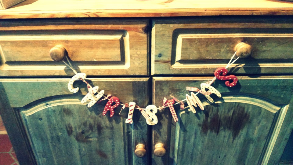 Chic Shabby Christmas Wooden Garland Red White Vintage Country Style Decoration