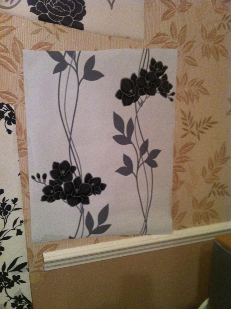 Sample black, grey and white wallpaper